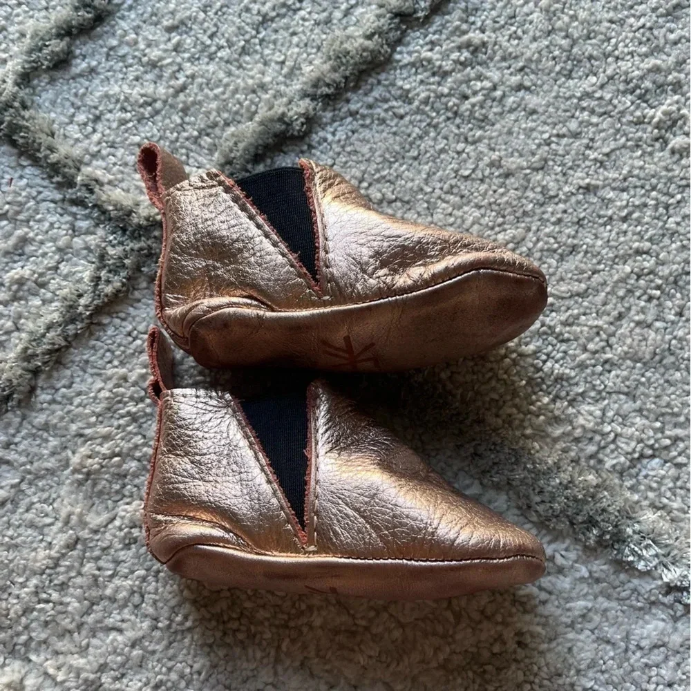 Freshly Picked shoes metallic pink leather moccasins 4 / 7